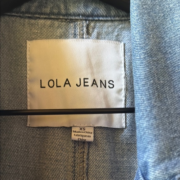 Classic Blue Jean Jacket with Rugged Texture - Picture 2 of 5